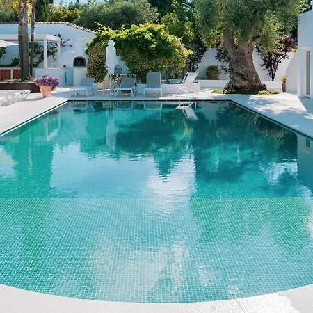 לינה וארוחת בוקר Antico Ulivo 4*